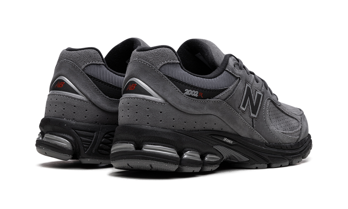 2002R "Castlerock / Black" M2002REH